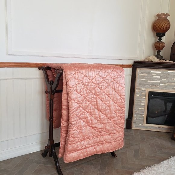 Lockport Vtg Quilted SATIN Comforter Blanket 66 x 85 Twin Pink Peach Thick Warm - Picture 2 of 16